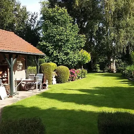 בית אירוח Mooie Tuin In *