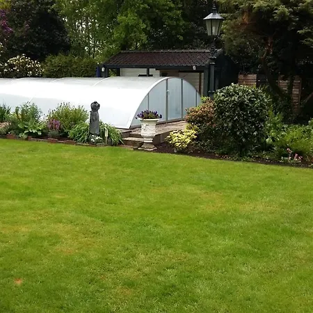 בית אירוח Mooie Tuin In Twello