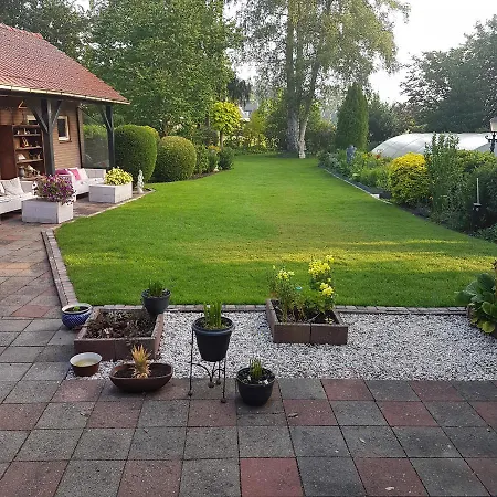 Mooie Tuin In בית אירוח